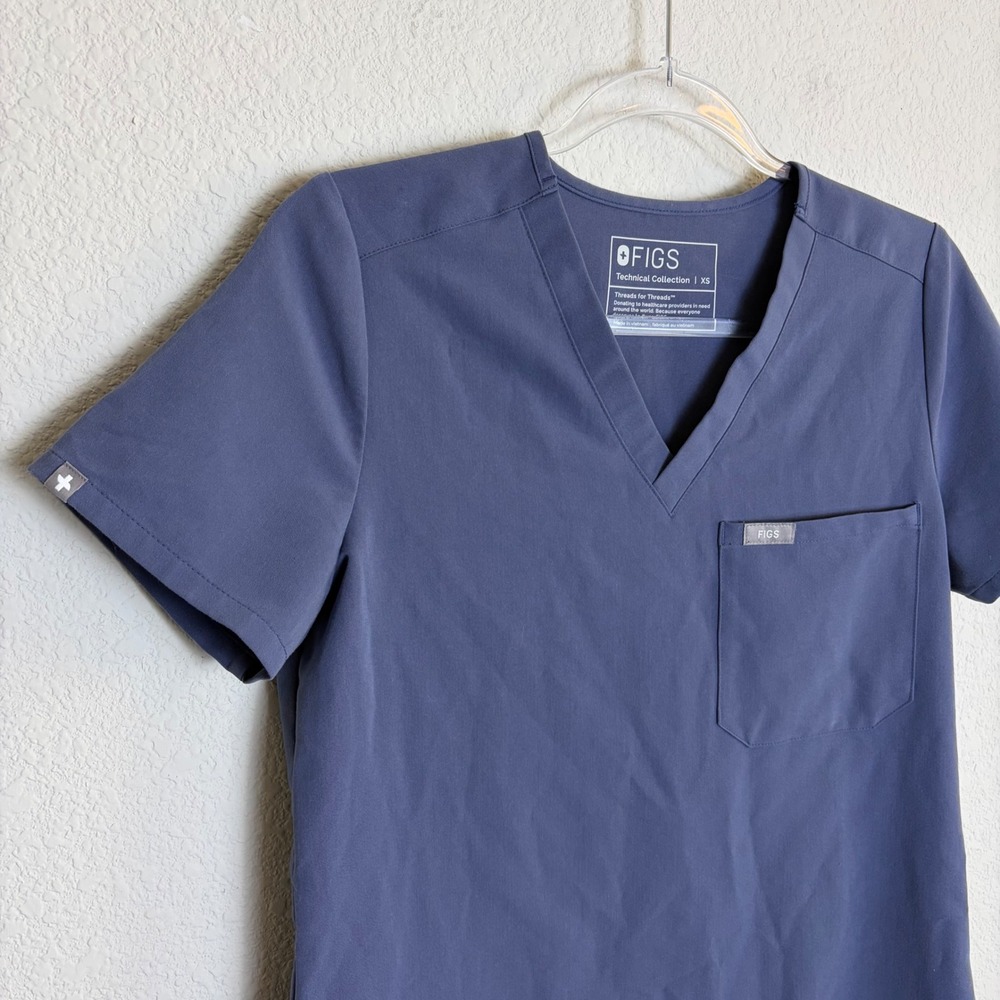 FIGS Catarina One Pocket Scrub Top Graphite Blue Technical Collection XS FW1000
